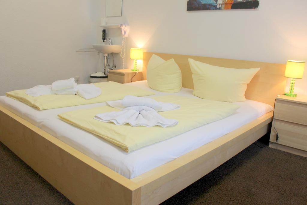 Pension Central Hostel Berlino Esterno foto
