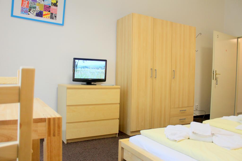 Pension Central Hostel Berlino Esterno foto