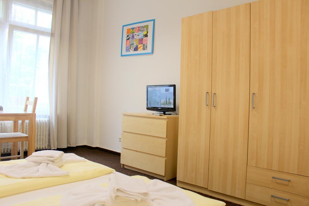 Pension Central Hostel Berlino Esterno foto